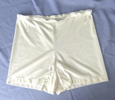 Bragas de colección Sears 100 % nailon espaciosas con lengüeta de almohada Charmtrique TAP TALLA 7 caderas: 39-40 Foto 1 de 4