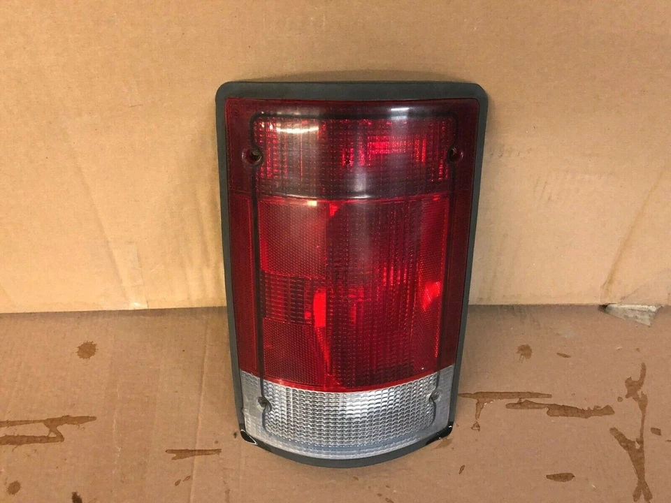 2003 ford e250 e150 econoline tail light ( driver ) 1995-2004 " FREE SHIPPING " - Image 1 of 2