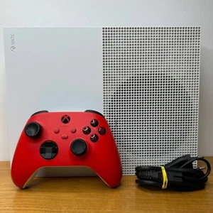 CONSOLE Microsoft Xbox One S 1TB CON LETTORE e CONTROLLER ROSSO originale+ CAVO - Foto 1 di 12