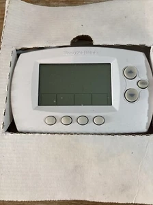 Honeywell Home Wi-Fi 7-Day Smart Programmable Thermostat (RTH6580WF) - White - Picture 1 of 3