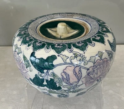Large Oriental Lidded Vase - Image 1 of 4