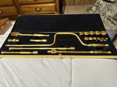 Herramientas a Presión MUY RARAS 1992 18 piezas Coleccionistas Chapado en Oro 3/8" Juego de Servicio de Unidad Foto 1 de 2