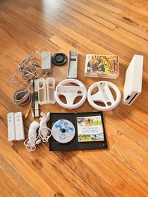 Nintendo Will Console Lot⭐️⭐️⭐️⭐️ Comes With A Lot( See Description)