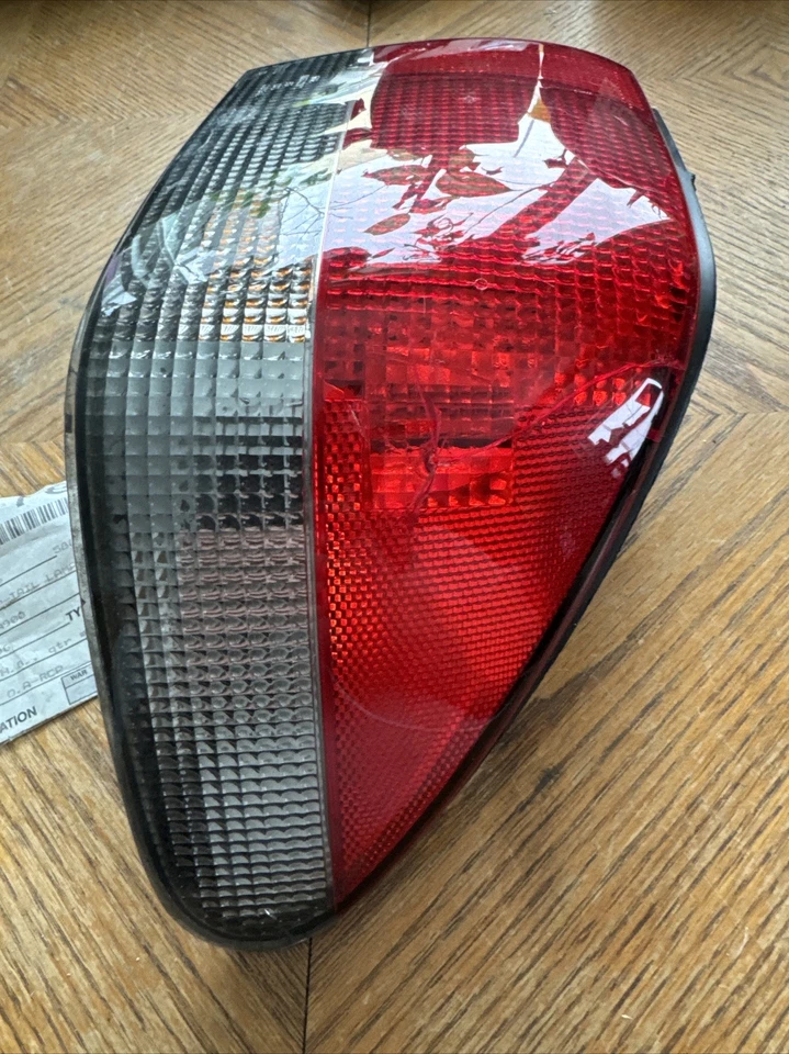 Luz trasera del lado derecho del pasajero SAAB 900 1996  Foto 1 de 4