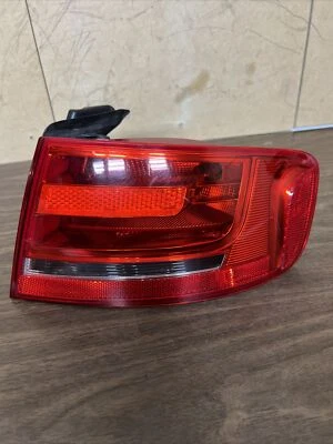 Conjunto de lámpara de luz trasera exterior derecha pasajero Audi A4 09-12 OEM Foto 1 de 4