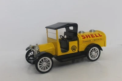 Banco de camión cisterna Liberty Classics 1916 Studebacker Shell fundido a presión de aceite Foto 1 de 4