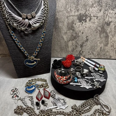 RESTPOSTEN Rockabilly Modeschmuck Konvolut Halskette Ring etc Kitsch Tattoo - Bild 1 von 4