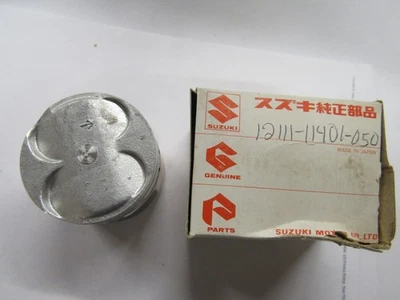 Pistón Suzuki NOS OEM GS250T 1980-1981 1ST OVER 12111-11401-050 12111-11404-050 Foto 1 de 4