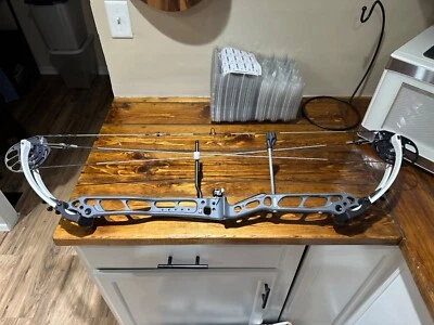 pse lazer bow. Charcoal with white limbs. 60# Brand new only 2 shots in it - Image 1 of 4