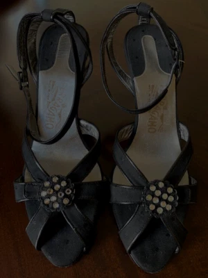 Zapatos de tacón alto negros Salvatore Ferragamo para mujer talla 9,5 B Foto 1 de 4