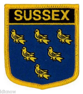 Parche bordado del condado de Sussex (escudo) 6 cm x 7 cm (2 1/2" x 2 3/4") - Imagen 1 de 1