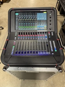 ALLEN & HEATH AVANTIS SOLO 64 Channel 42 Bus Mixer With Dante 64 card - Picture 1 of 3