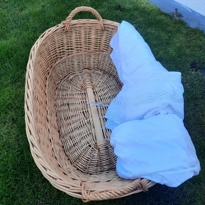 Alter Weidekorb Korb Wäschekorb Wäschewanne Retro Vintage design Foto Babykorb  - Bild 1 von 4