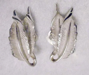Vintage 1980's Clip On Leaf Earrings Silver Tone with Whitel Accent 1 1/4" - Picture 1 of 3
