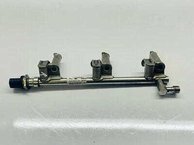 Riel de combustible derecho Jaguar F tipo X152 Land Rover 3.0 gasolina 306 hp DX239G774AA 2015 Foto 1 de 4