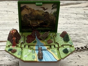 Vintage Schlüsselanhänger Buch Dinosaurier öffnet sich - Bild 1 von 8