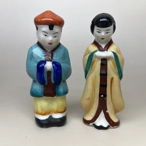 Vtg Japan Hand Painted Asian Couple Ceramic Salt & Pepper Shakers 3.5" - Picture 1 of 7