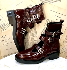 Free People Max Mary Jane Hybrid Boots Cutout T Strap Merlot Wine Patent 9 NEU - Bild 1 von 10