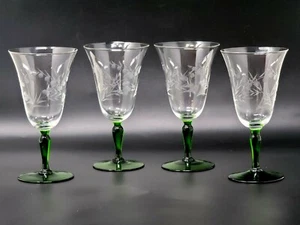 Set di 4 bicchieri da vino incisi con base a steli verdi - Foto 1 di 7