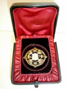 ANTIQUE AUSTRALIAN COLONIAL GOLD FILIGREE BROOCH LEAVES BIRDS FORGET ME NOT - Picture 1 of 12