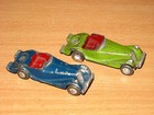 2 OLDTIMER SCHWERE GUSSMODELLE MARKE UNKLAR