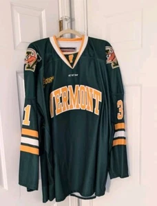 Camiseta deportiva de hockey usada del juego University of Vermont UVM Catamounts CCM talla XXLG - Imagen 1 de 5