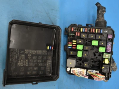 2011 MITSUBISHI LANCER AUTO ENGINE FUSE BOX RELAY EFB OEM - Image 1 of 4