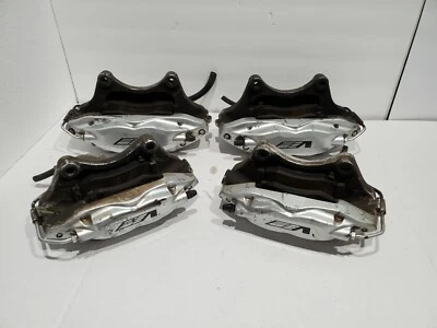 Pinzas delanteras y traseras Cadillac CTS-V Brembo plateadas de 4 pistones con pastillas de freno   Foto 1 de 4