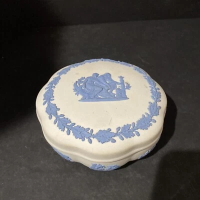 "Joyero de cerámica Wedgwood 5""x 2,25""" Foto 1 de 4