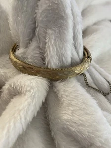 Vintage Gold Tone Designed Bangle Bracelet - Picture 1 of 6