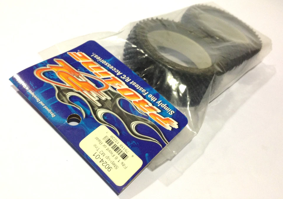 Proline 9024-01 Two New Step-Up M2 (Medium) Tires for Off-Road 1:8 Buggy - Bild 1 von 3