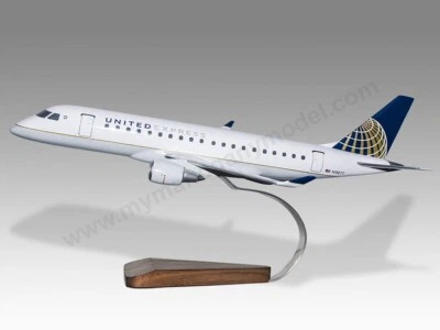 Avión de madera de escritorio Embraer ERJ 175LR United Express nuevo modelo pequeña escala 1/100 Foto 1 de 4