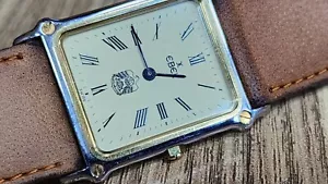 Raro Orologio Uomo Vintage Ebel UAE π¦πͺ LOGO Oro Quarzo Cal 81 Movimento - Foto 1 di 7