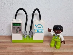 Lego Duplo Kleine Tankstelle Benzin Strom Mit Tankwartin - Bild 1 von 1