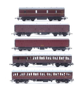 VARIOUS BRANDS 'OO' GAUGE RAKE OF 5 ASSORTED BR MAROON COACHES & SYPHON WAGONS - Picture 1 of 12