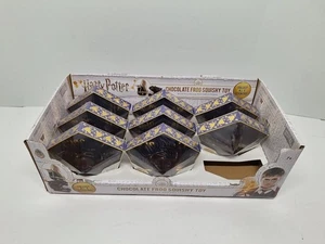 NUOVO Harry Potter Rana di Cioccolato Squishy Giocattolo con Adesivo Custodia Scatola da 8 - Foto 1 di 5