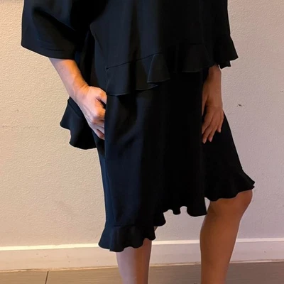 Vestido con Capa con Volantes Negro Stella McCartney #StellaMcCartney Talla 8 Sofisticado   Foto 1 de 4