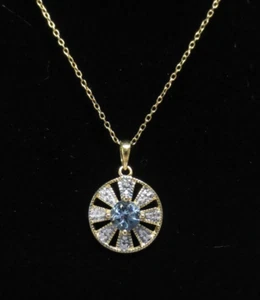 Collar colgante de topacio azul superpuesto de oro de 18 quilates de plata de ley con detalles de diamantes - Imagen 1 de 10