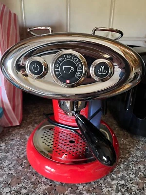 MACCHINA A CAPSULE DA CAFFE' ILLY IPERESPRESSO X7.1 ROSSA. Usata a malapena - Immagine 1 di 4