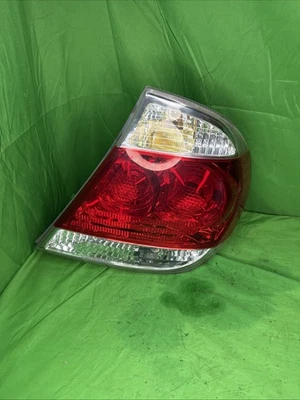Luz trasera lateral derecha Toyota Camry 2005-2006 OEM Foto 1 de 4