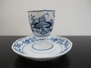 MEISSEN Sword Germany Porcelain BLUE ONION Egg Cup with Attached Underplate - Picture 1 of 6