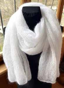Sciarpa scialle bianco grande maglia sciolta lana soffice bambino mohair avvolgente, maglia fatta a mano - Foto 1 di 6