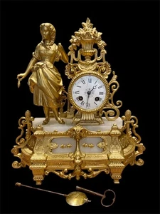 Orologio Antico da Camino Fine '800 / Primi '900 – Scultura in Bronzo Dorato - Picture 1 of 9