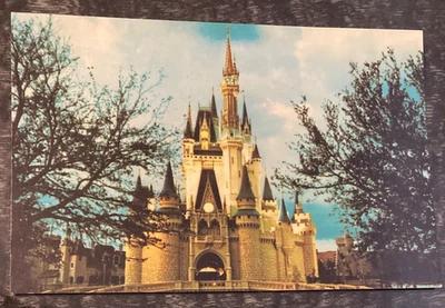 Unused postcard WALT DISNEY WORLD - Cinderella Castle, Fantasyland - Image 1 of 2