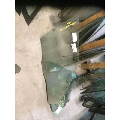 FRONT WINDOW RH FOR MAZDA 323F (97-00) 2.0 16V T.D. S.W. 5P/D/1998CC. 1997 - Imagem 1 de 3