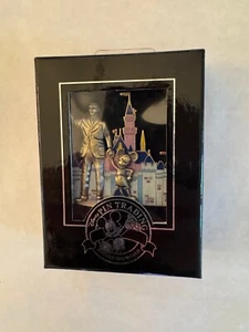 DISNEY - WALT DISNEY & MICKEY JUMBO PIN - LIMITED EDITION - 2005 - BRAND NEW - Picture 1 of 4