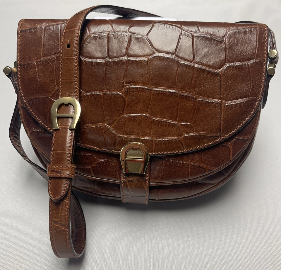 Bandolera de cuero de cocodrilo marrón en relieve Aigner de colección forro con logotipo Italia en muy buena condición Foto 1 de 4
