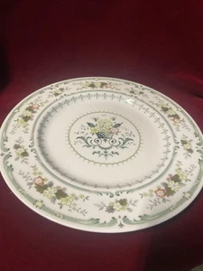 One Royal Doulton Provencal Dinner Plates White 10.5" Made in England - Picture 1 of 3