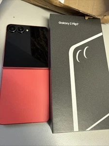 Selling Samsung Z Flip 7 Coral 512 GB No Scratch Battery 100 Just 2 Month Old - Bild 1 von 9