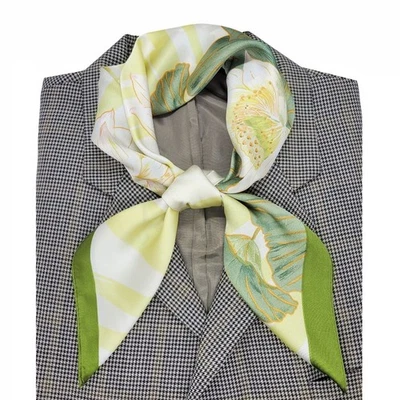 Lujosa Elegante Bandana Cuadrada Bufanda Sedosa Satén Verde Amarillo Floral Botánica Foto 1 de 4